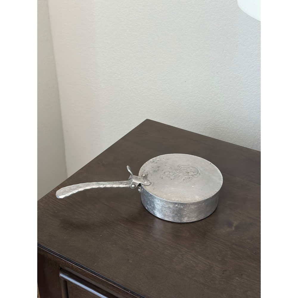 VTG Everlast‎ Hand-Forged Hammered Floral Aluminum Silent Butler Crumb Catcher